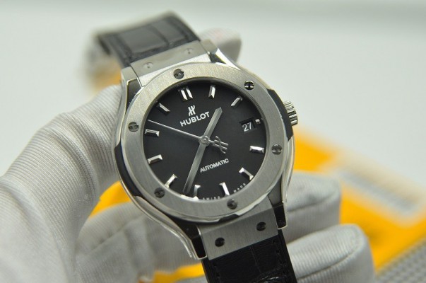 dong-ho-co-nam-chinh-hang-Hublot