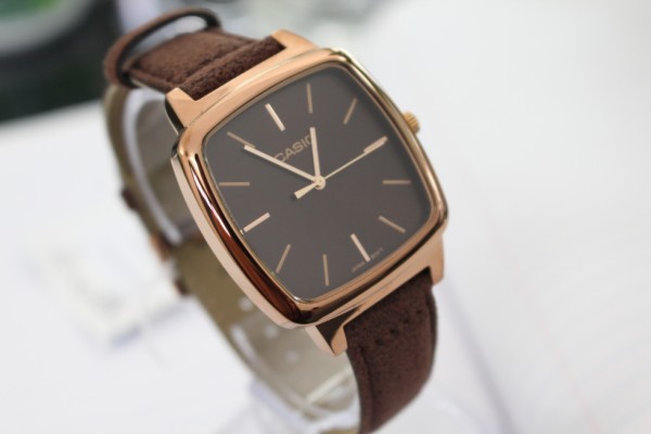 dong-ho-deo-tay-nam-chinh-hang-4